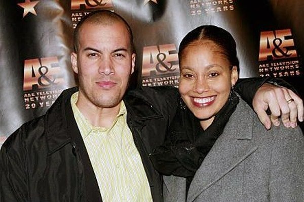 Aviss Pinkney Bell with his husband, Coby Bell. Image Source: SuperHub