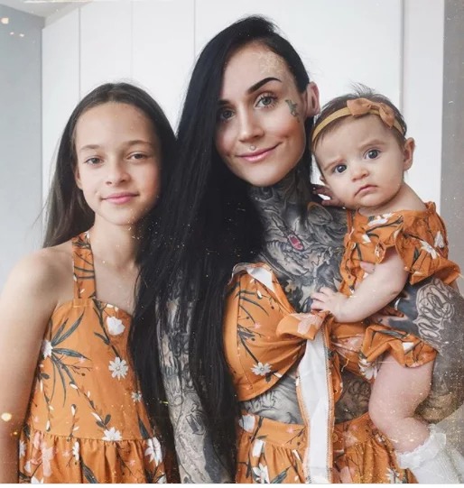 Monami frost with her kids Monami frost with her two beautiful daughters, Picture Source: Monami frost’s Instagram