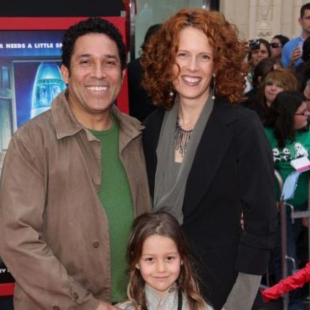 Oscar Nunez With Family