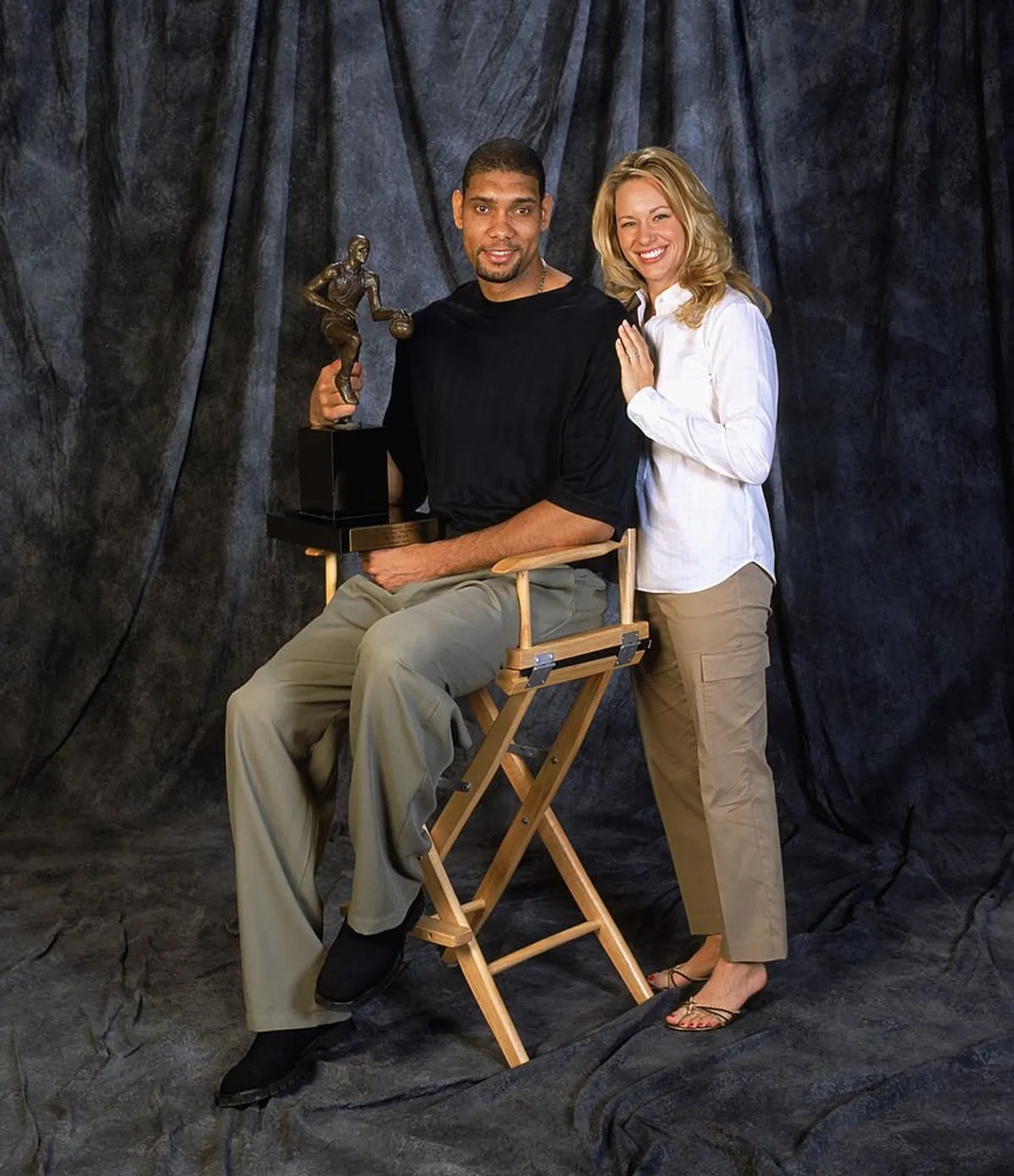 Portrait of MVP Tim Duncan and Amy on May 4, 2003 | Photo: Getty Images