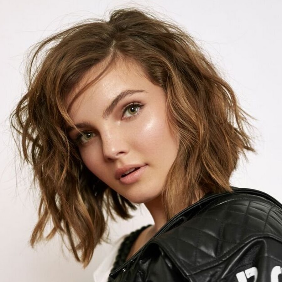 View the latest Biography of Camren Bicondova and also find Married Life, e...
