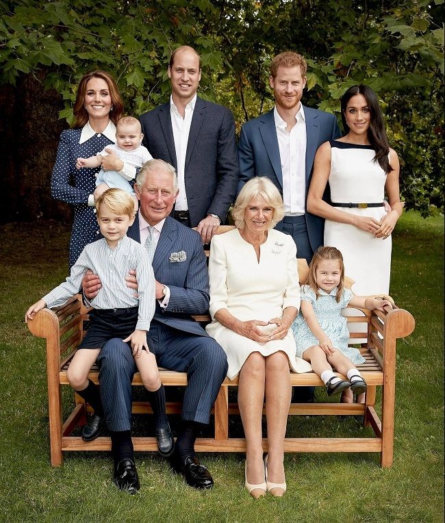 Prince Harry with his family member (Source: The Sun)