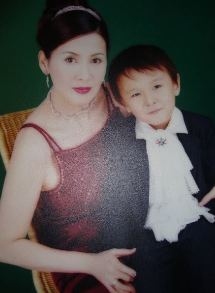 Brandon Tsay's Childhood pHoto with his mother