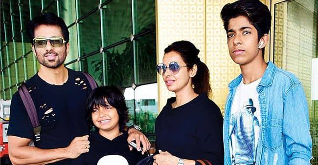 Caption: Sonali Sood posing for a photo with her family. Source: Daily Hunt